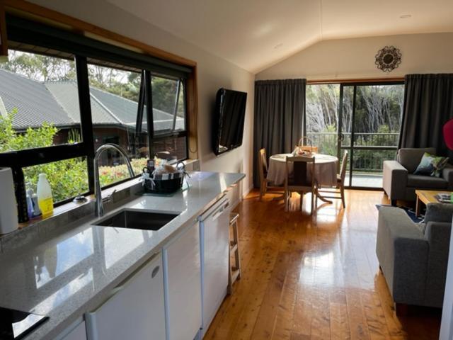 Treetops Cottage At The Castle Whitianga Extérieur photo