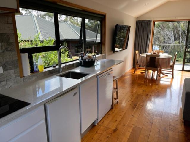 Treetops Cottage At The Castle Whitianga Extérieur photo